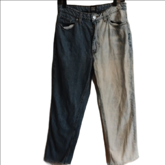 BDG Denim - BDG Blue Straight-Leg Jeans with Bold Two-Tone Style.Mom High Rise, Size 28.